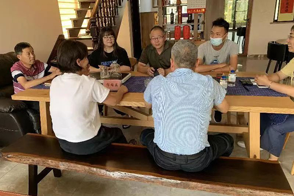 客堂间的人大代表联系点，一起走入奉贤庄行