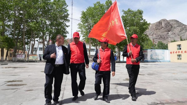 &ldquo;冬古拉玛&rdquo;流动联络站 在话家常中解决群众诉求