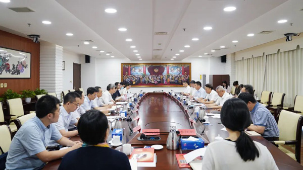 武维华会见财政部副部长许宏才一行