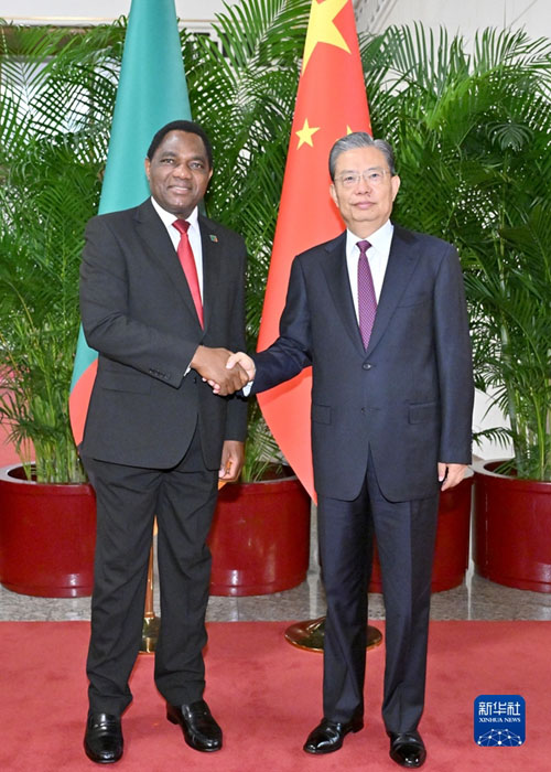  赵乐际分别会见赞比亚总统、柬埔寨首相